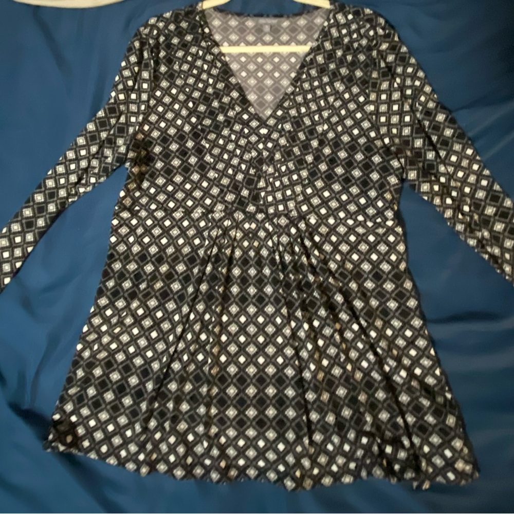 Elegant Black and White Geometric Women's Top